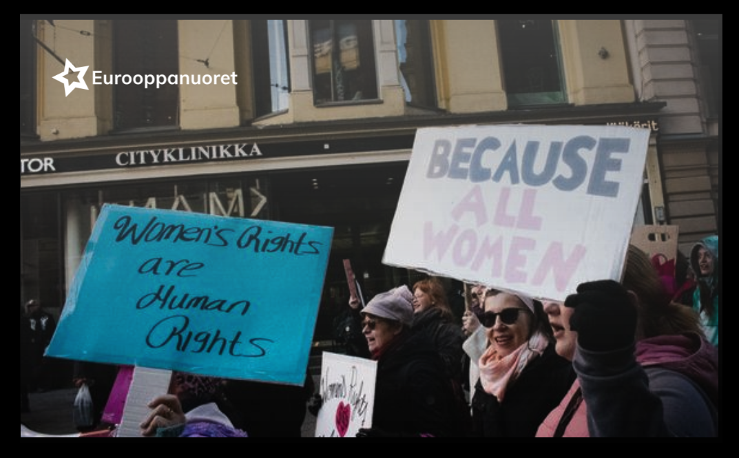 Naisia osoittamassa mieltään naisten oikeuksien turvaamiseksi.